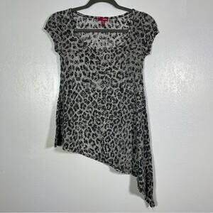 Bongo Leopard Print Asymmetrical Shirt. Size Small. In excellent condition!